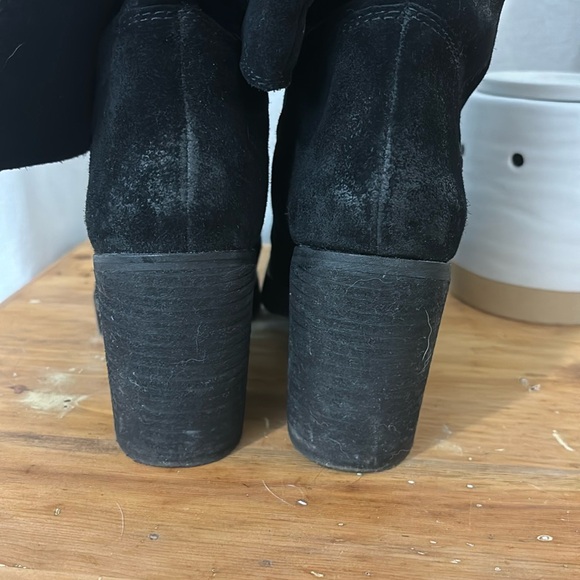 Tall black boots - Picture 6 of 7